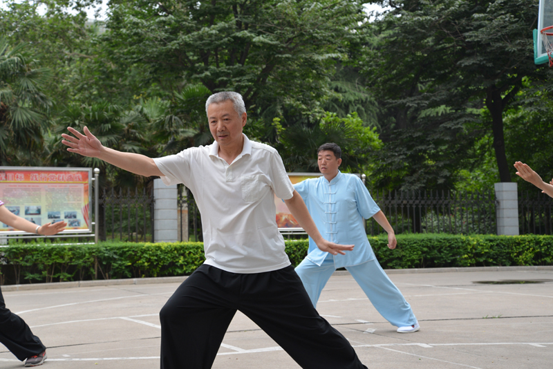 聘請陳式太極拳知名教練教學，開展太極拳興趣小組活動。