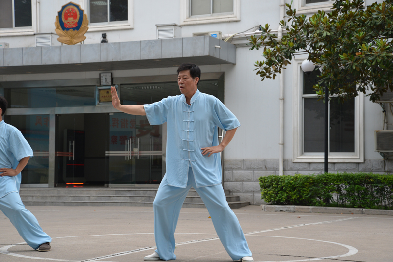 聘請陳式太極拳知名教練教學，開展太極拳興趣小組活動。